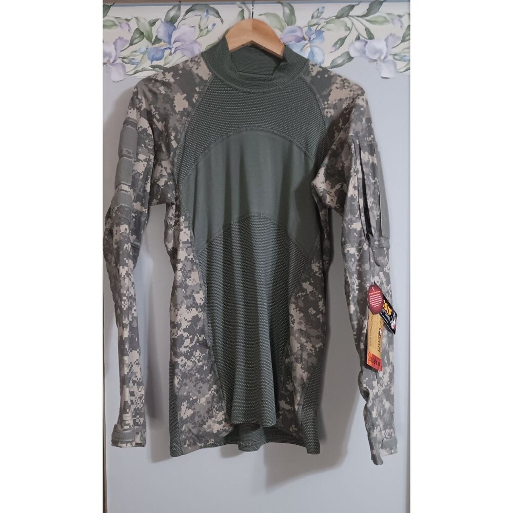 Massif Mountain Gear Co NWT Medium Army Combat Camo Outdoor Flame Sweat Shirt